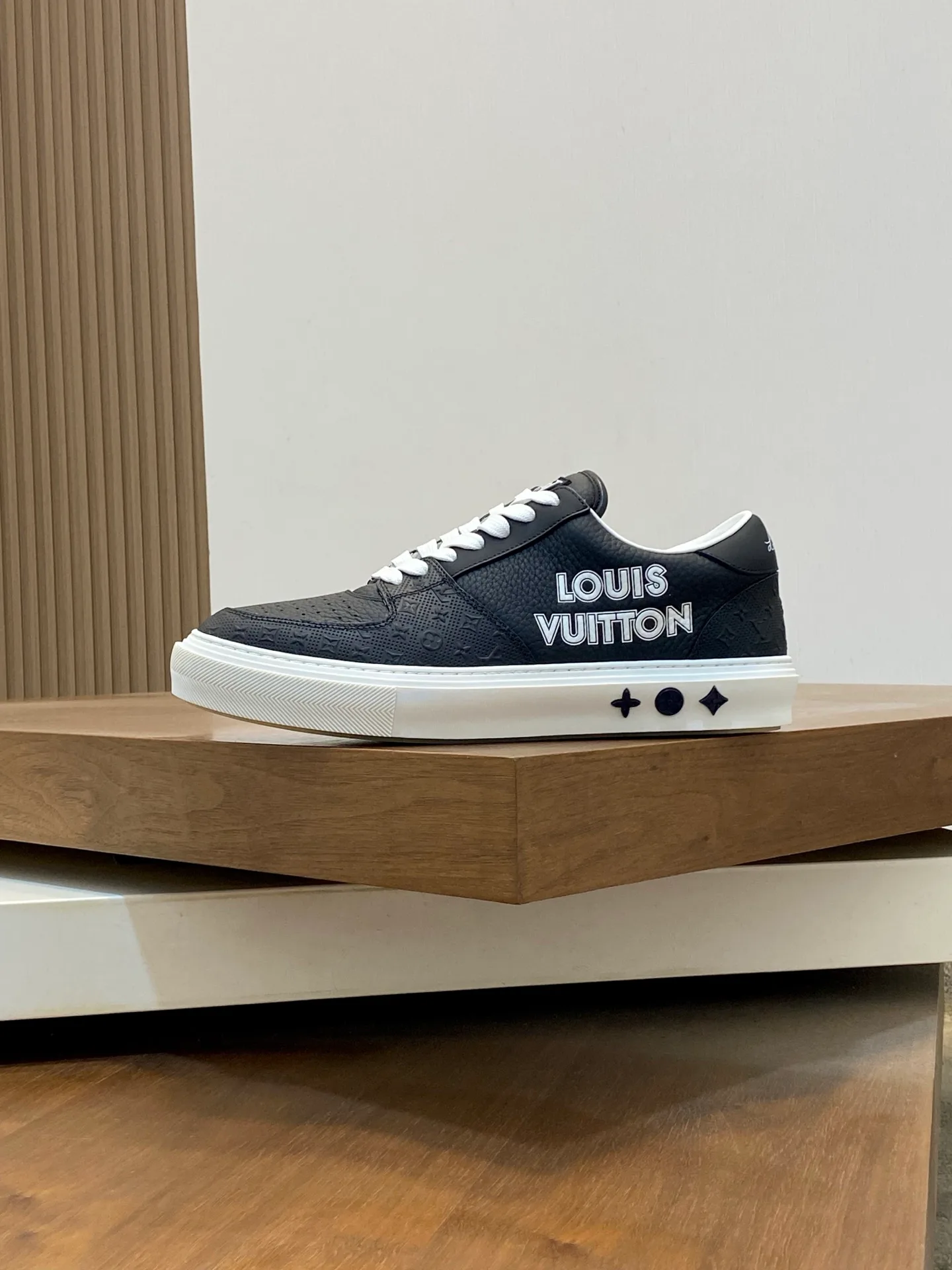 Кроссовки Мужские Louis Vuitton 13553767