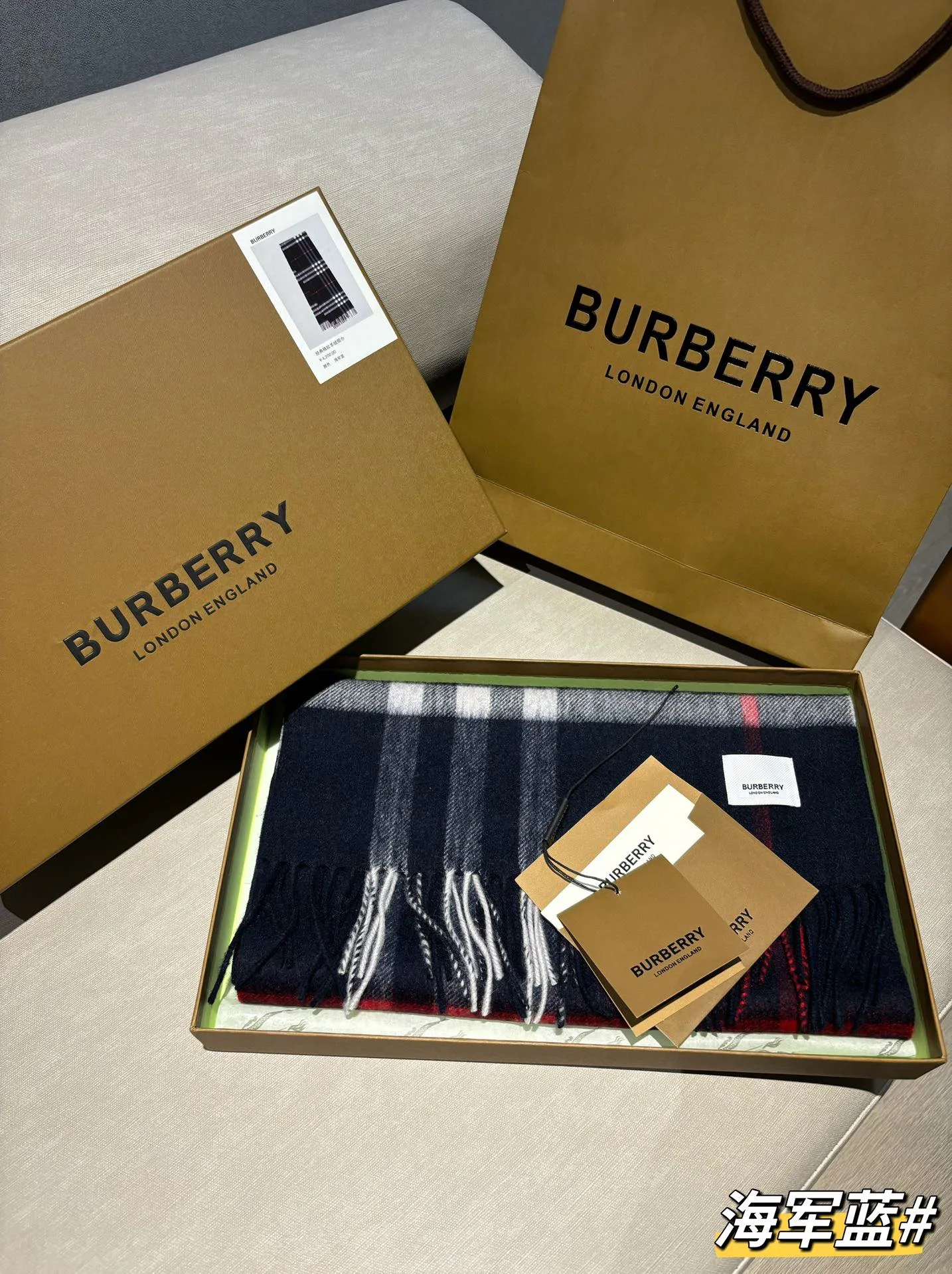 Шарфы Burberry 18507482