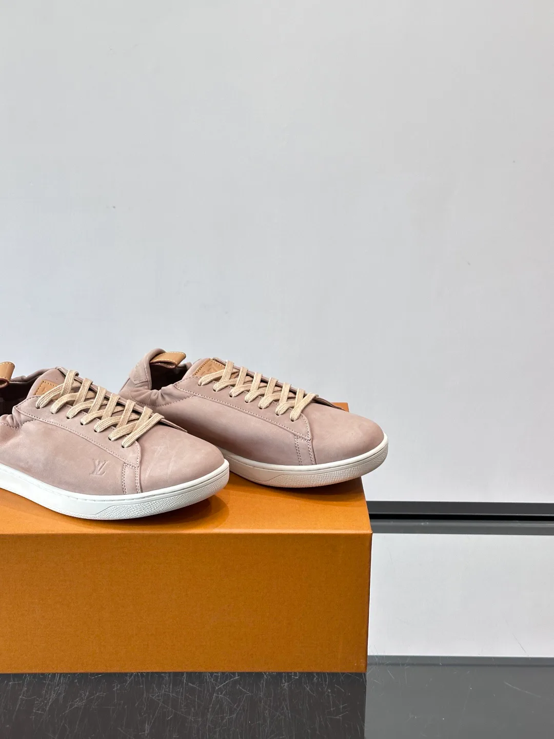 Кроссовки Мужские Louis Vuitton 18263704