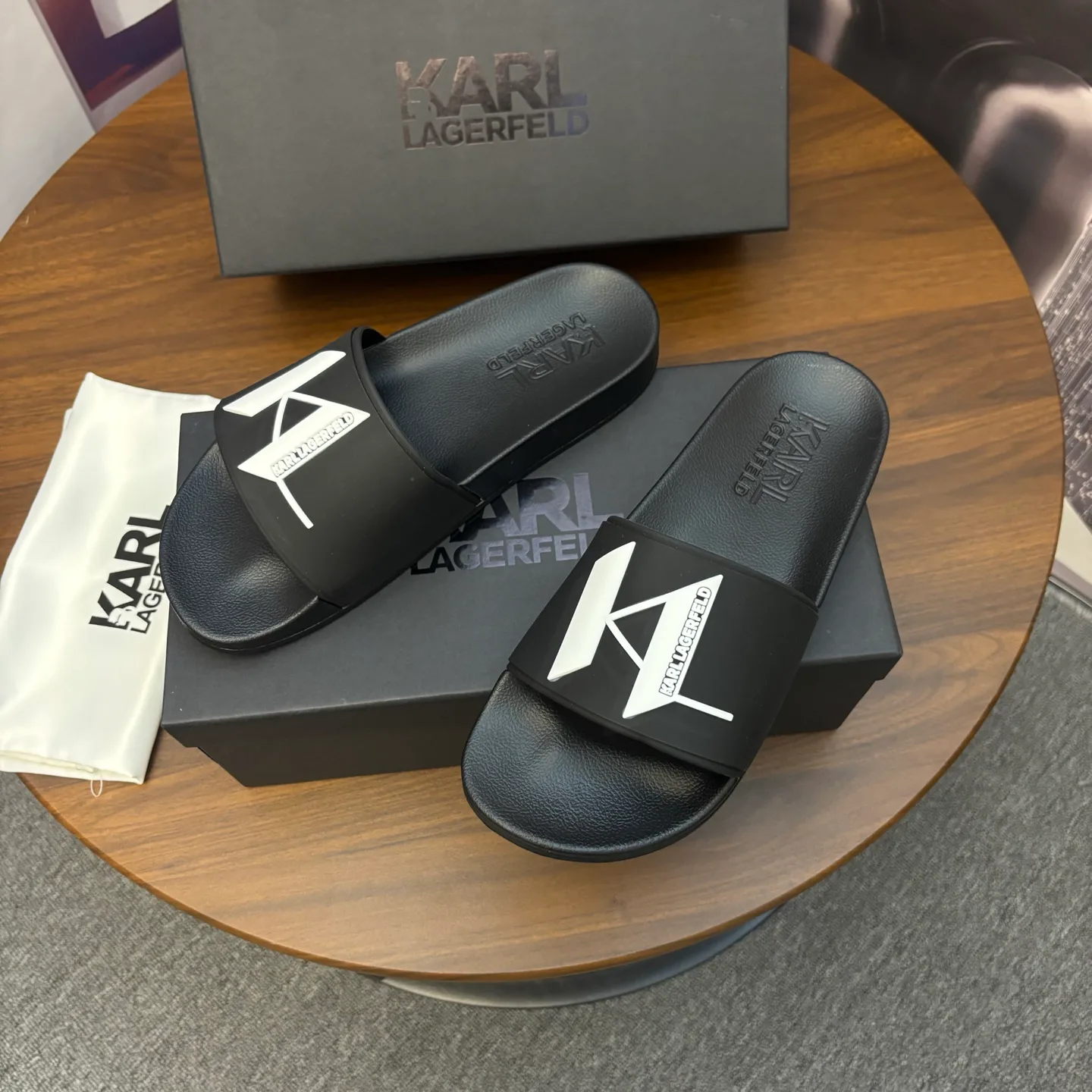 Шлепанцы Женские Karl Lagerfeld 11001540