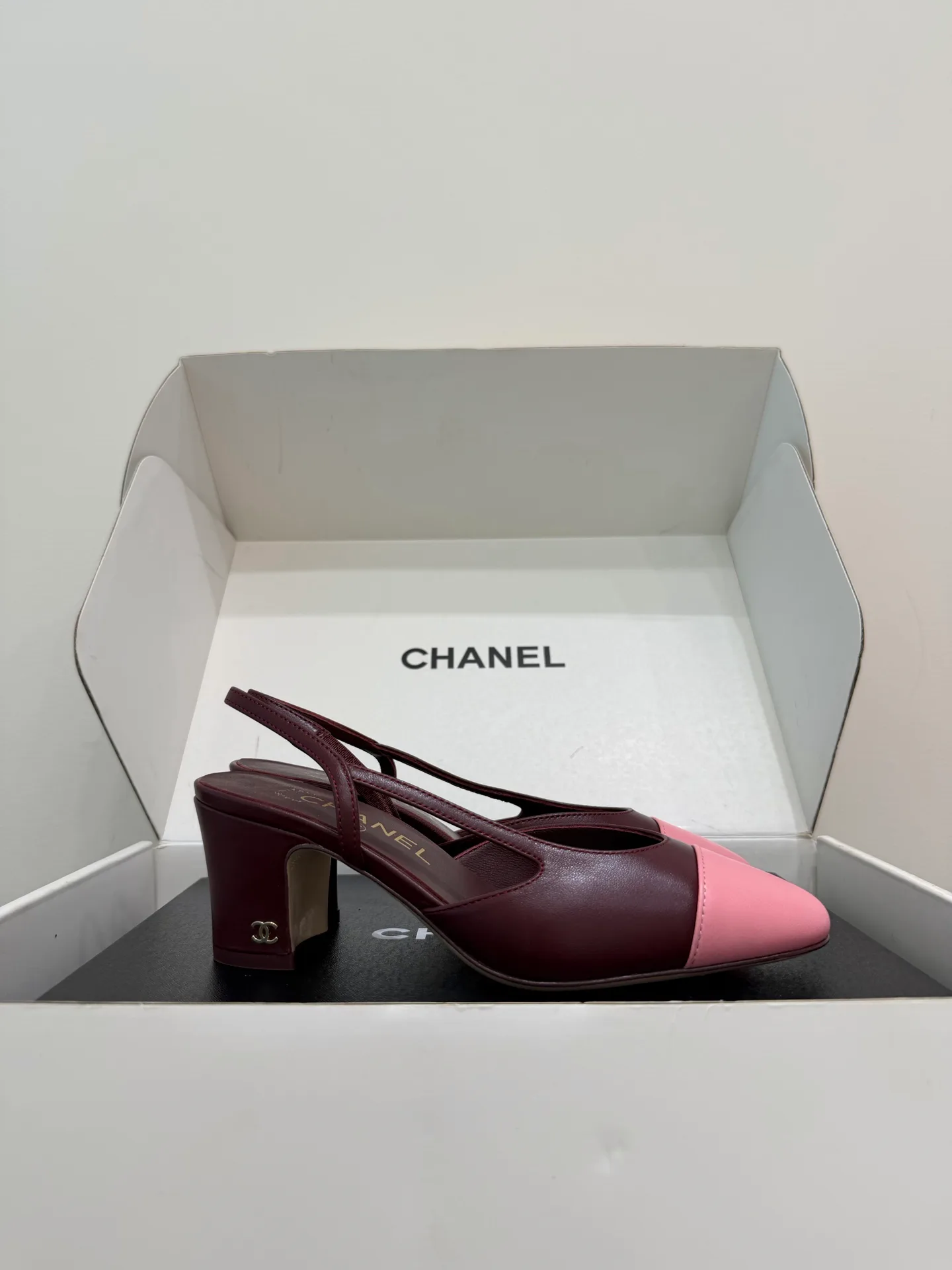 Босоножки Женские Chanel 18087714