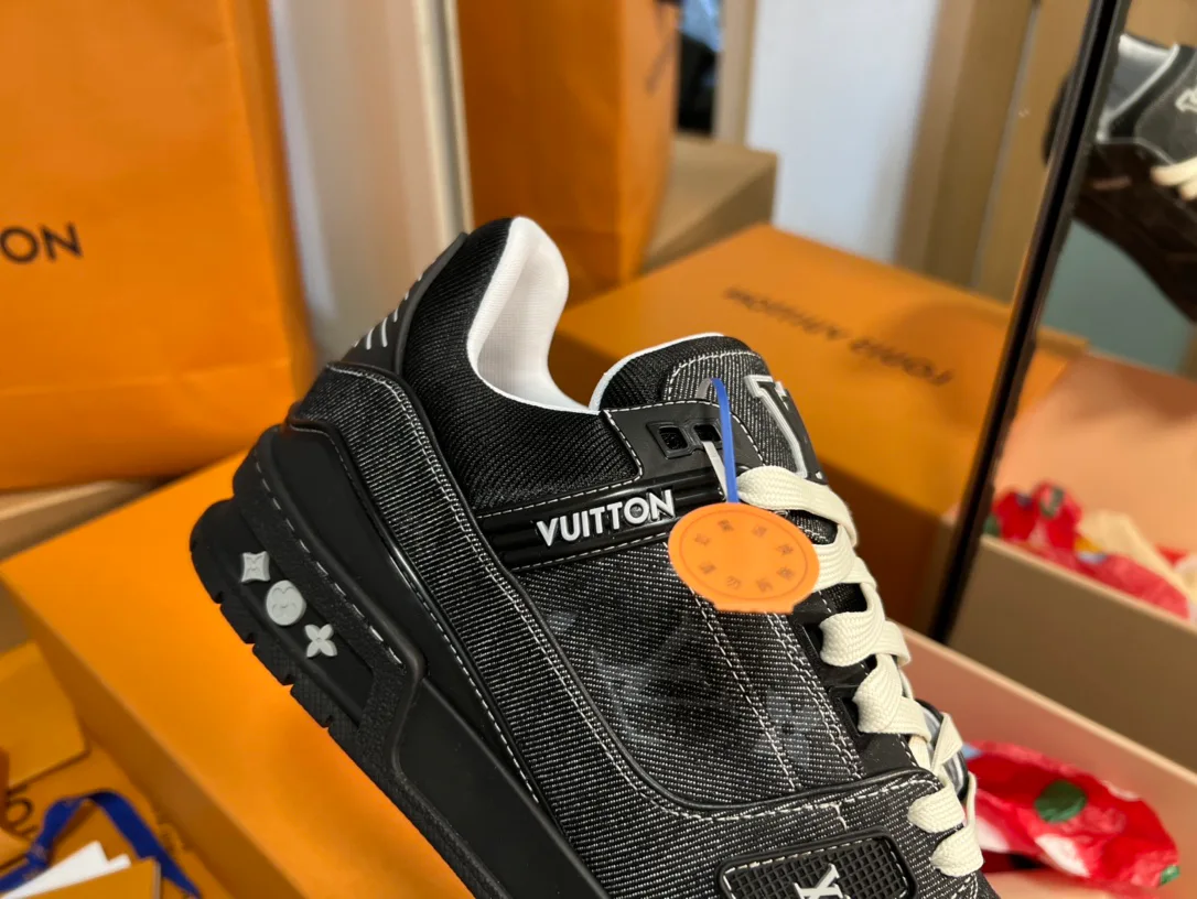 Кроссовки Женские Louis Vuitton 1880931
