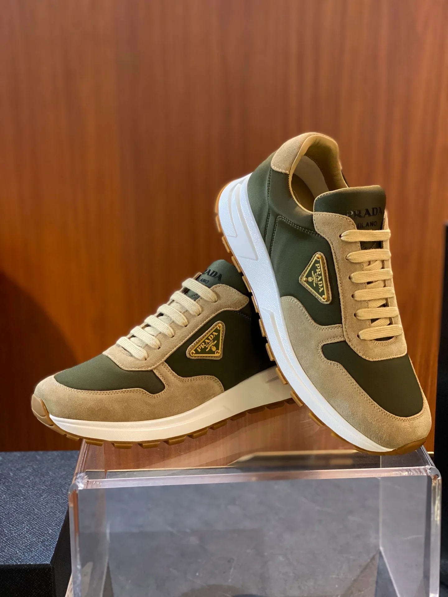 Кроссовки Женские Prada 408459