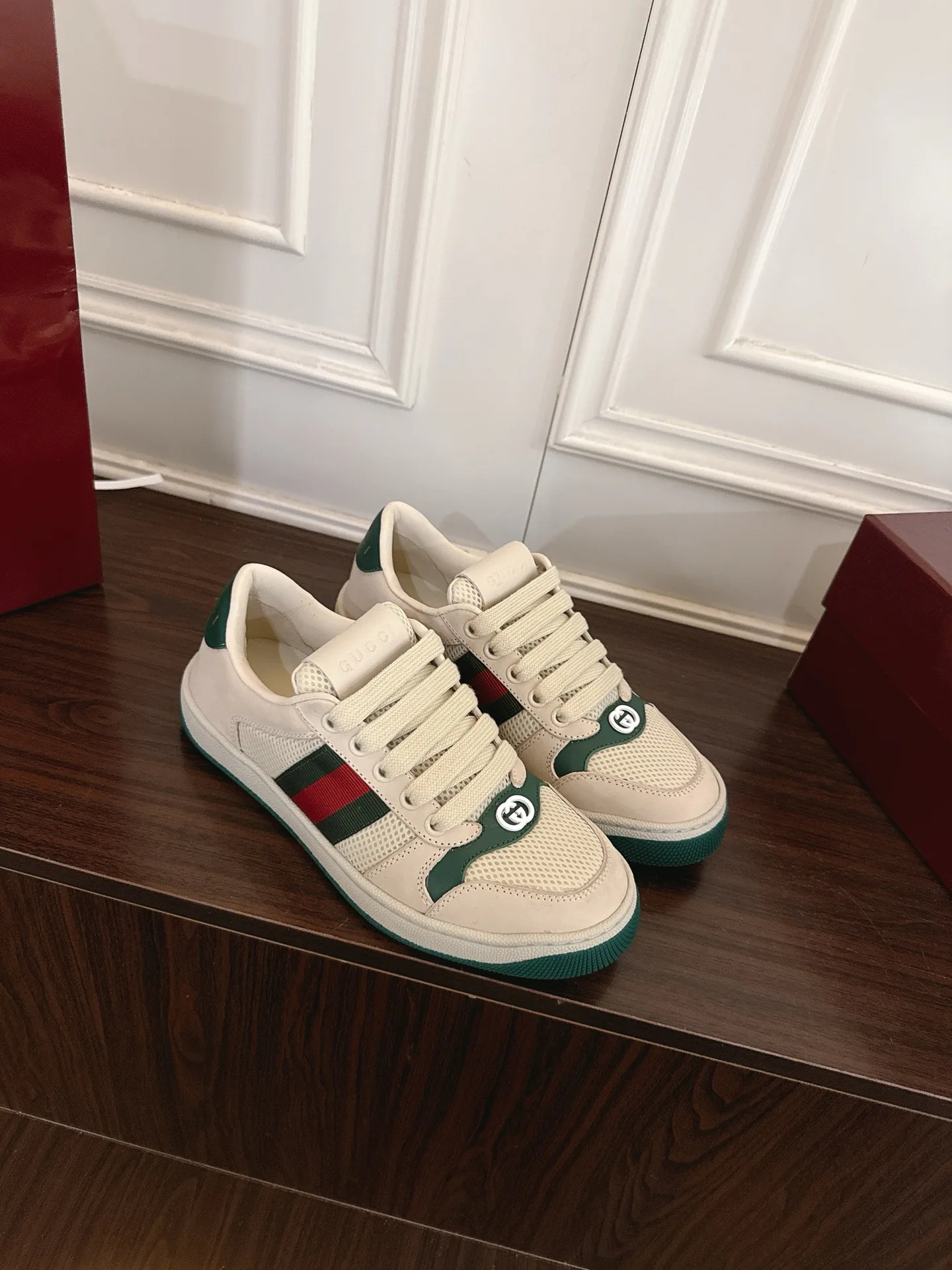 Кроссовки Женские Gucci 18889290
