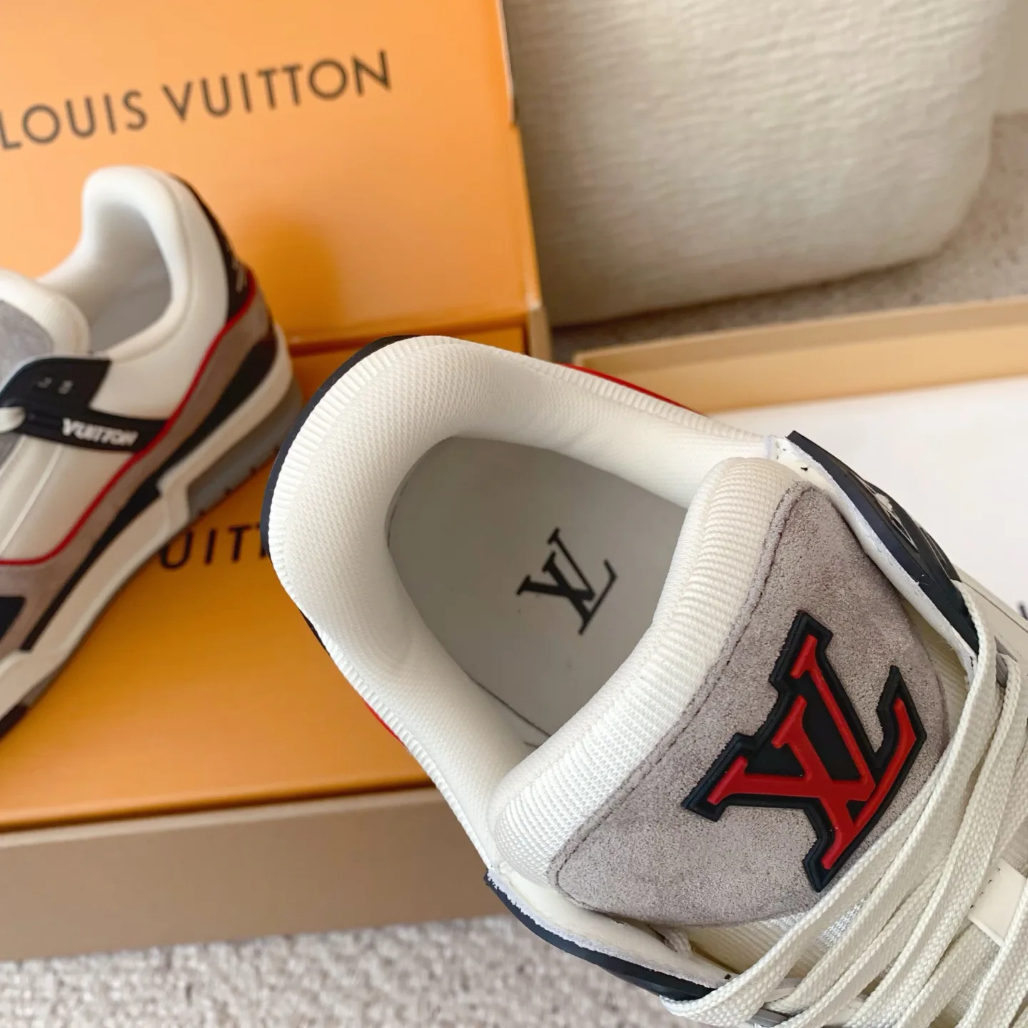 Кроссовки Мужские Louis Vuitton 18258376
