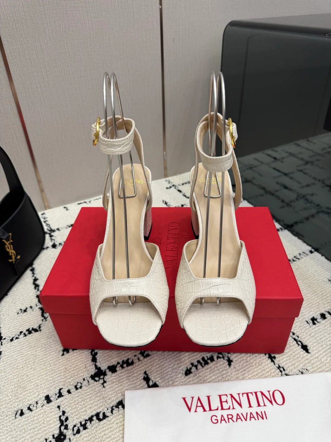 Босоножки Женские Valentino 18048994