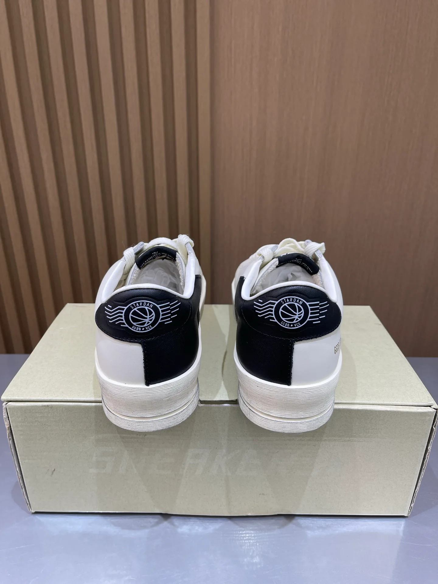 Кроссовки Женские Golden Goose 19466427