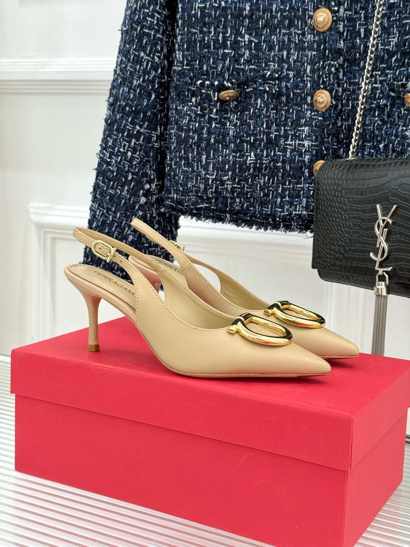 Босоножки Женские Salvatore Ferragamo 11312302