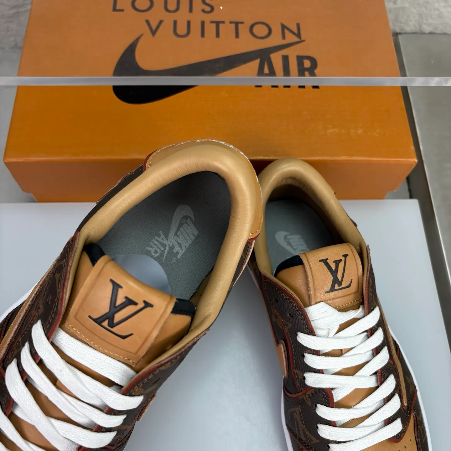 Кроссовки Женские Louis Vuitton 18351608