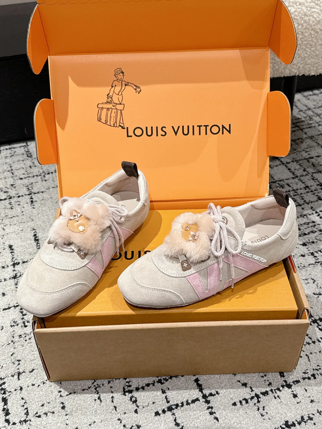 Кроссовки Женские Louis Vuitton 2471186