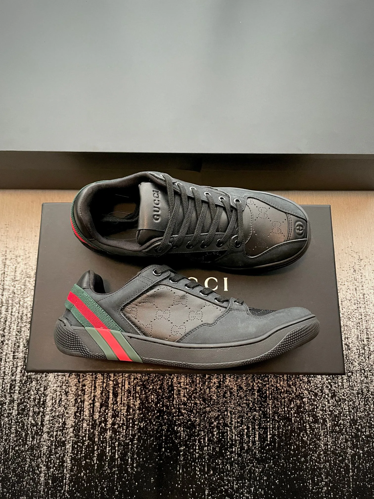 Кроссовки Женские Gucci 18447988