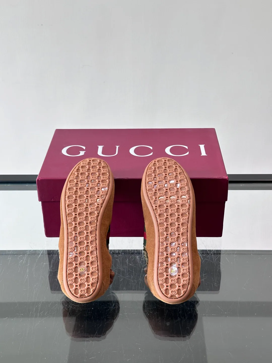 Кроссовки Женские Gucci 829956