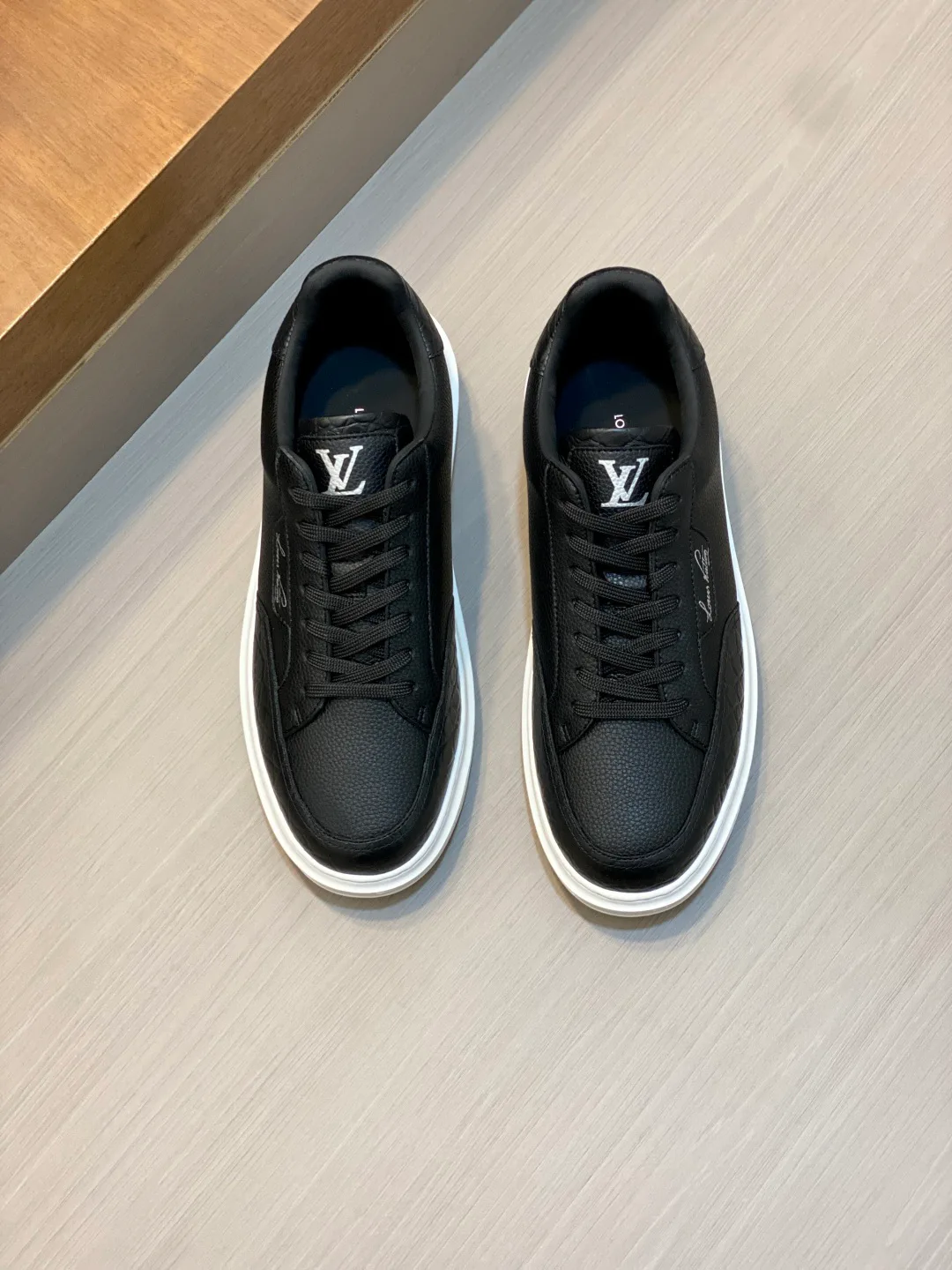 Кроссовки Мужские Louis Vuitton 18555434
