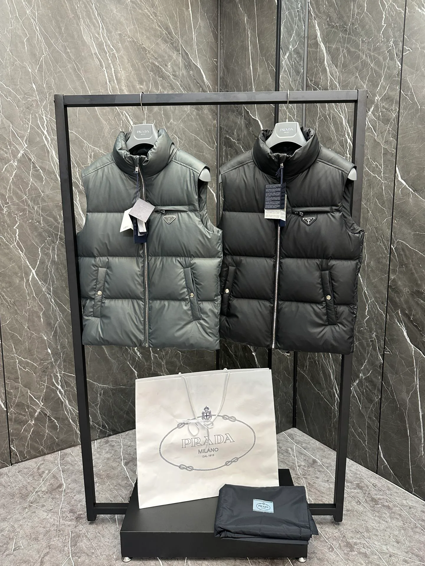 Жилеты Женские Prada 17932030