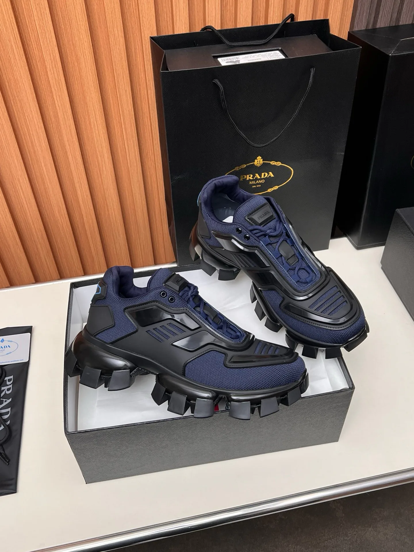 Кроссовки Женские Prada 17955144