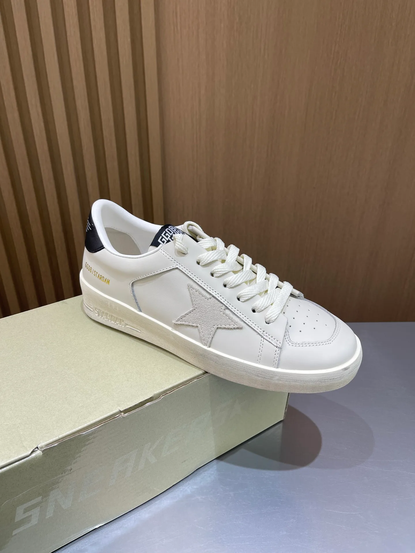 Кроссовки Женские Golden Goose 19466427