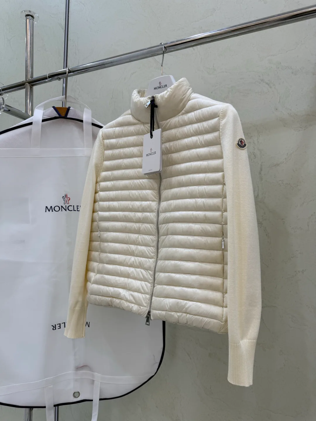 Куртки И Пуховики Женские Moncler 17918887