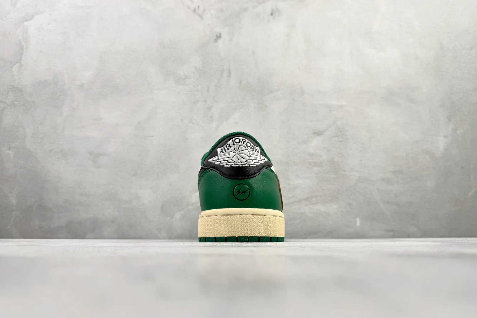 Кроссовки Женские Air Jordan 253745