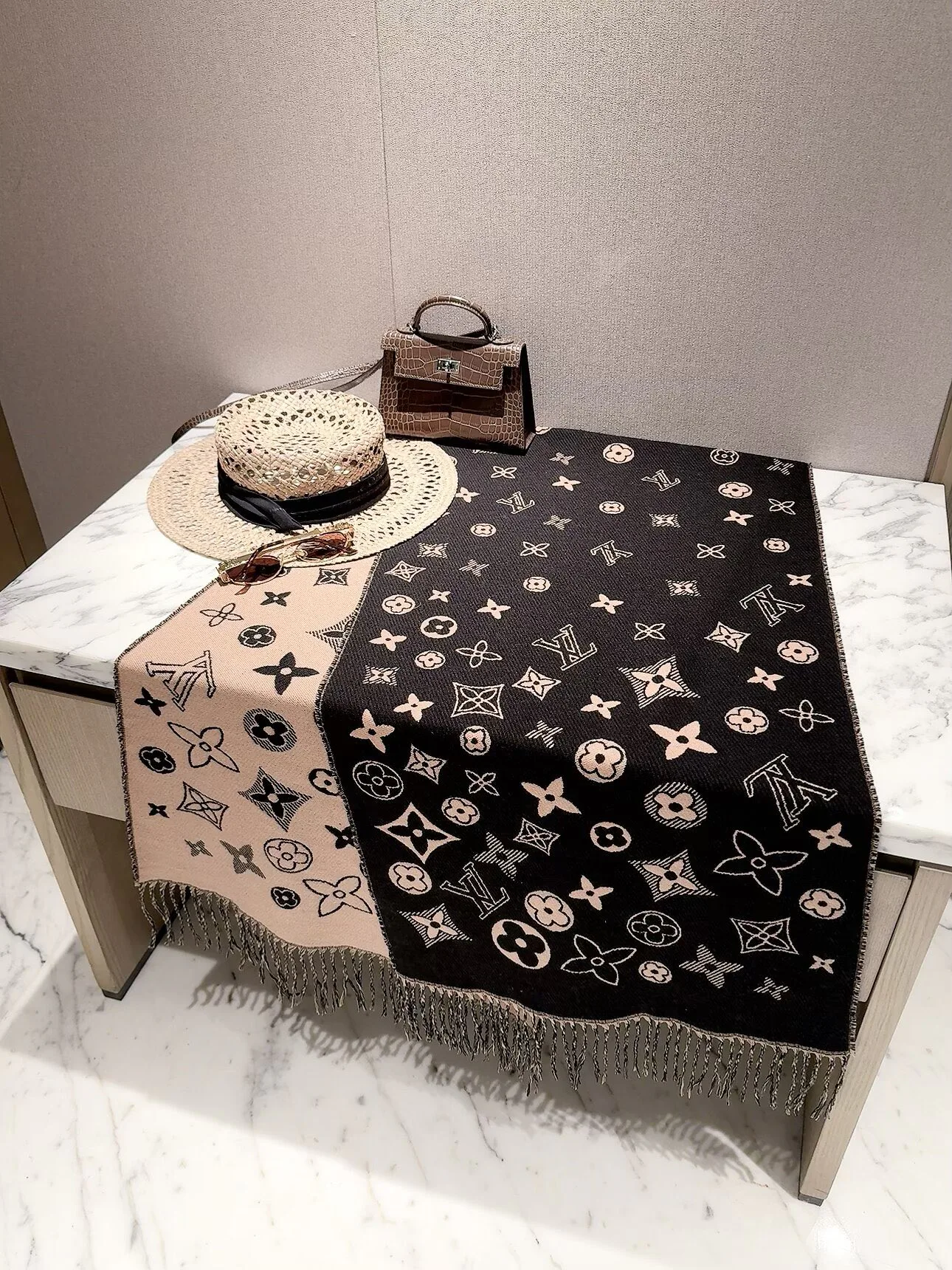 Шарфы Louis Vuitton 18377550