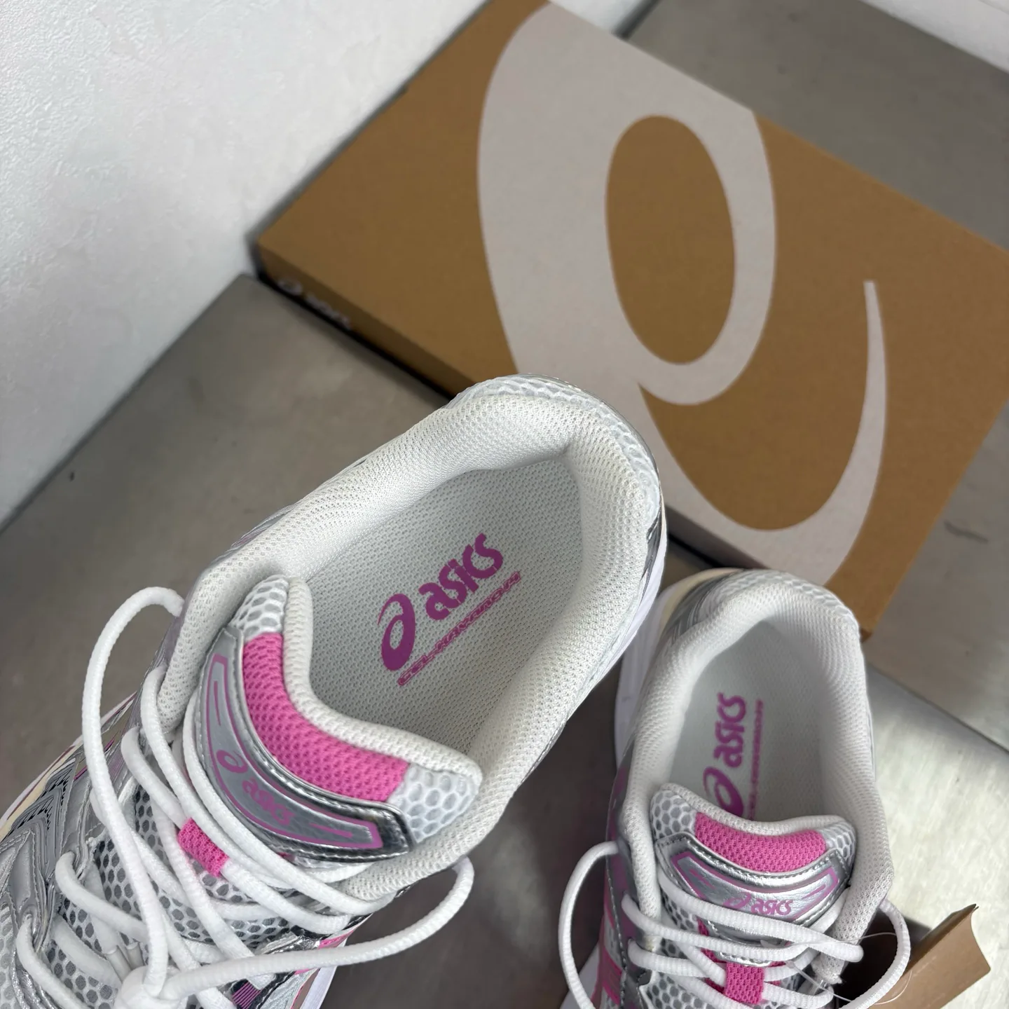 Кроссовки Женские Asics 18744164
