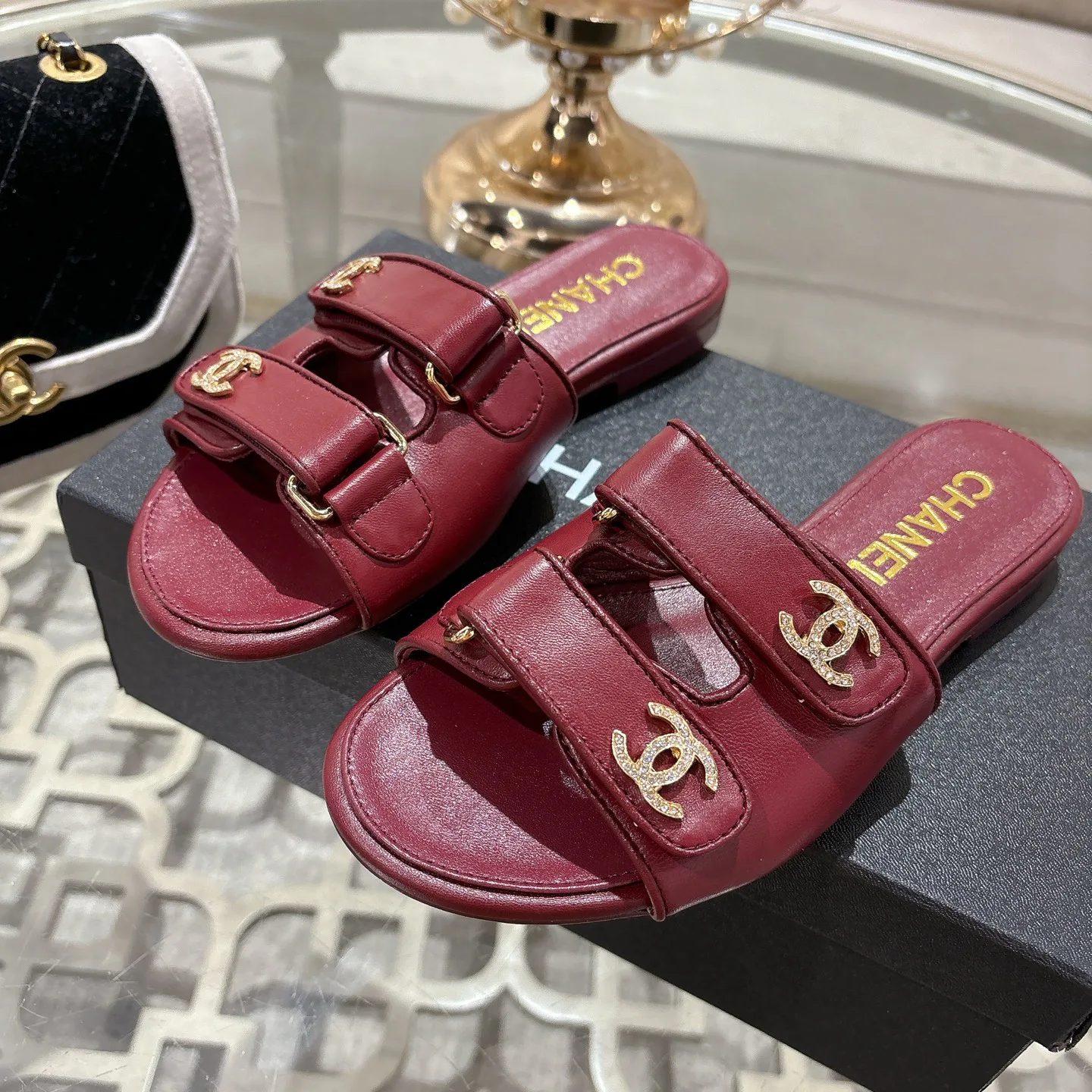 Шлепанцы Женские Chanel 10840548