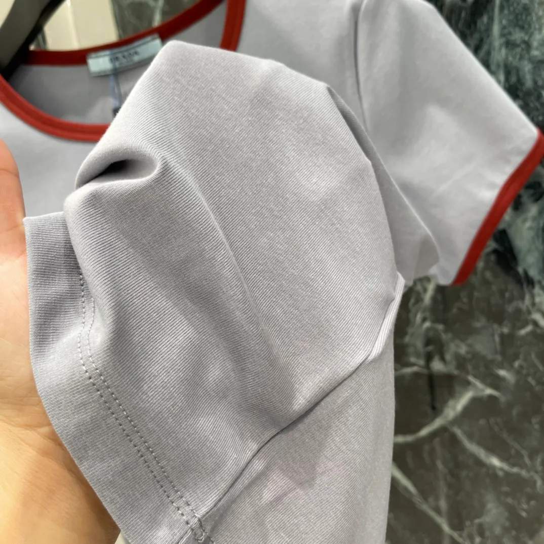 Футболки Женские Prada 11220893