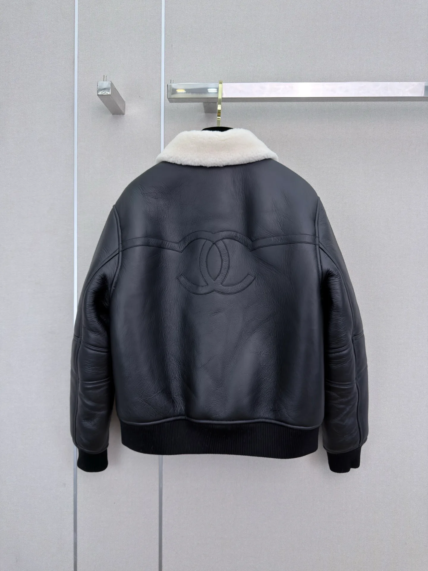 Кожаные Куртки И Дублёнки Женские Chanel 18138046