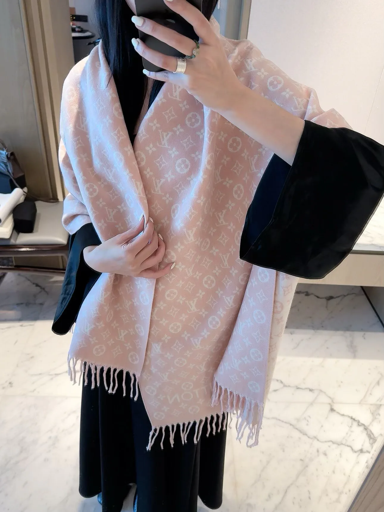 Шарфы Louis Vuitton 18427094