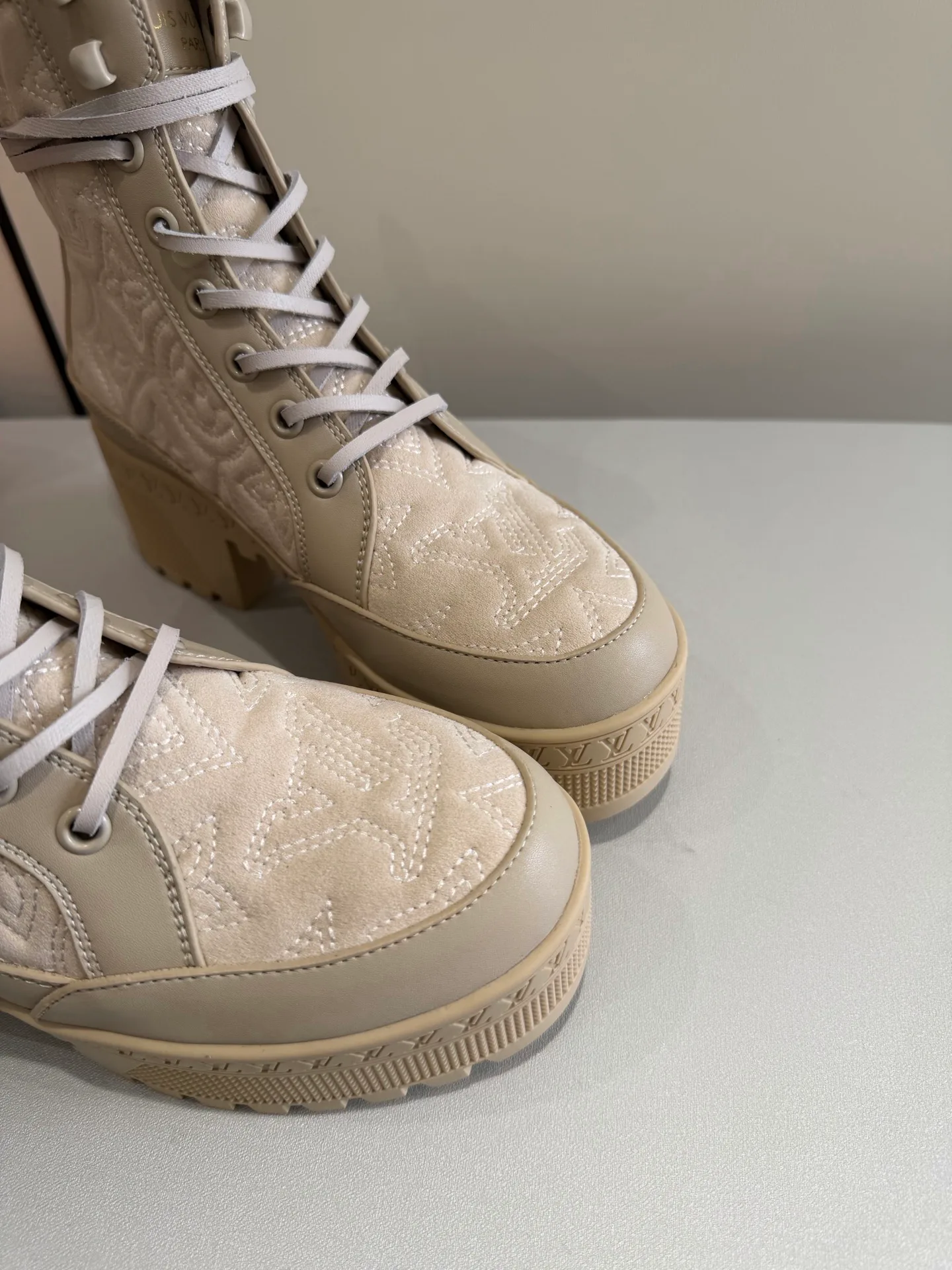 Ботинки Женские Louis Vuitton 19270933