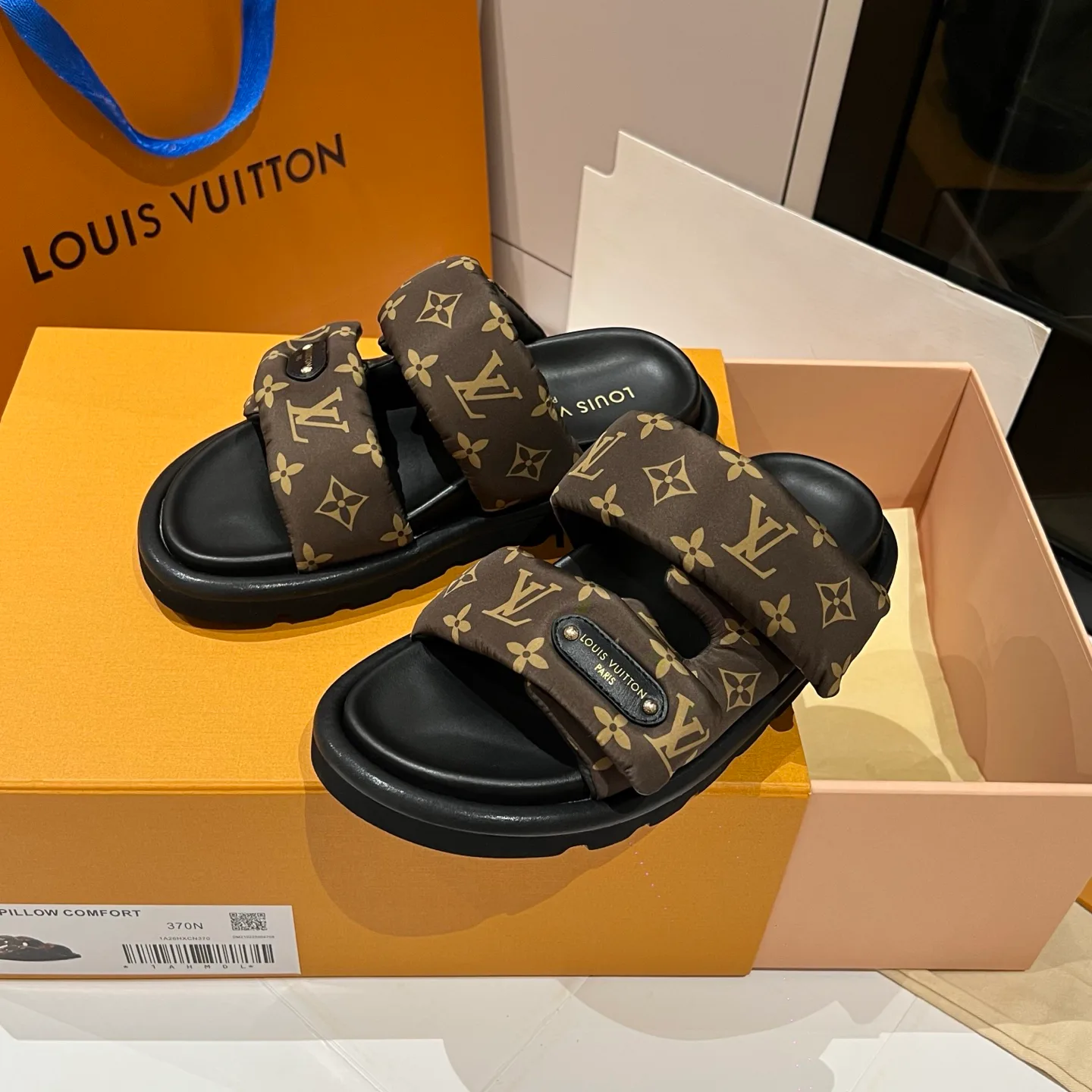 Шлепанцы Женские Louis Vuitton 17608431