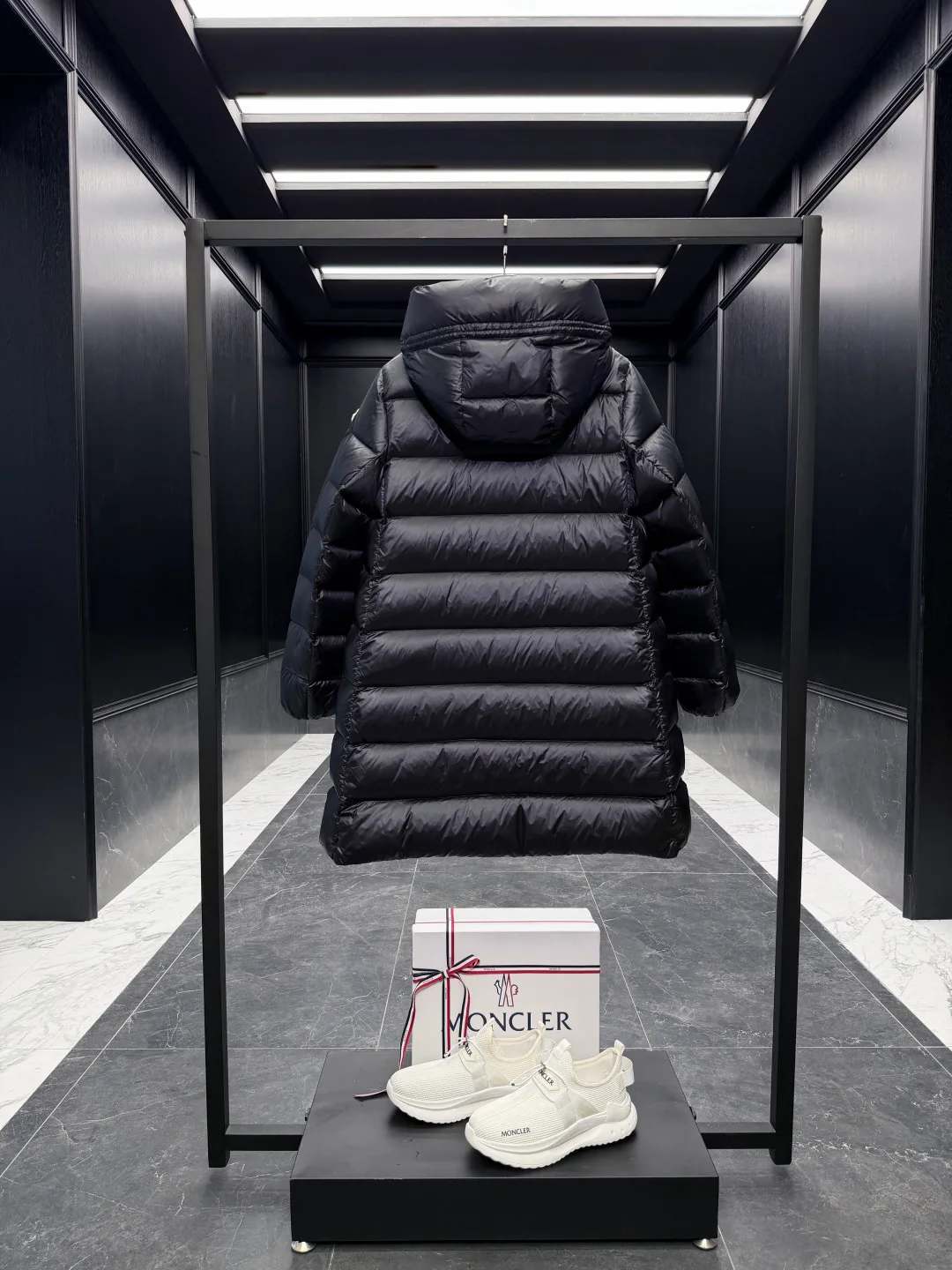 Куртки И Пуховики Женские Moncler 18725339