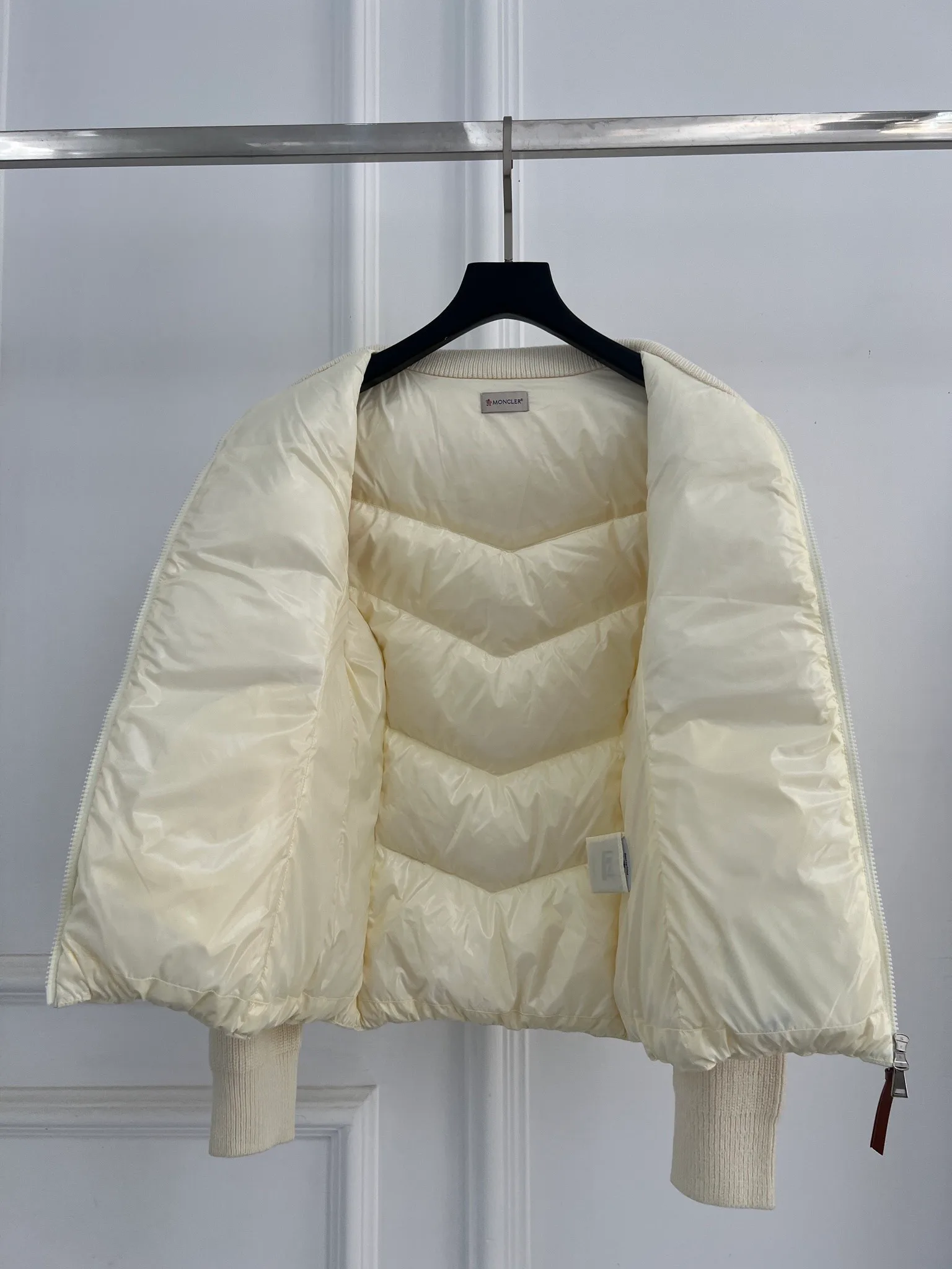 Куртки И Пуховики Женские Moncler 18415621