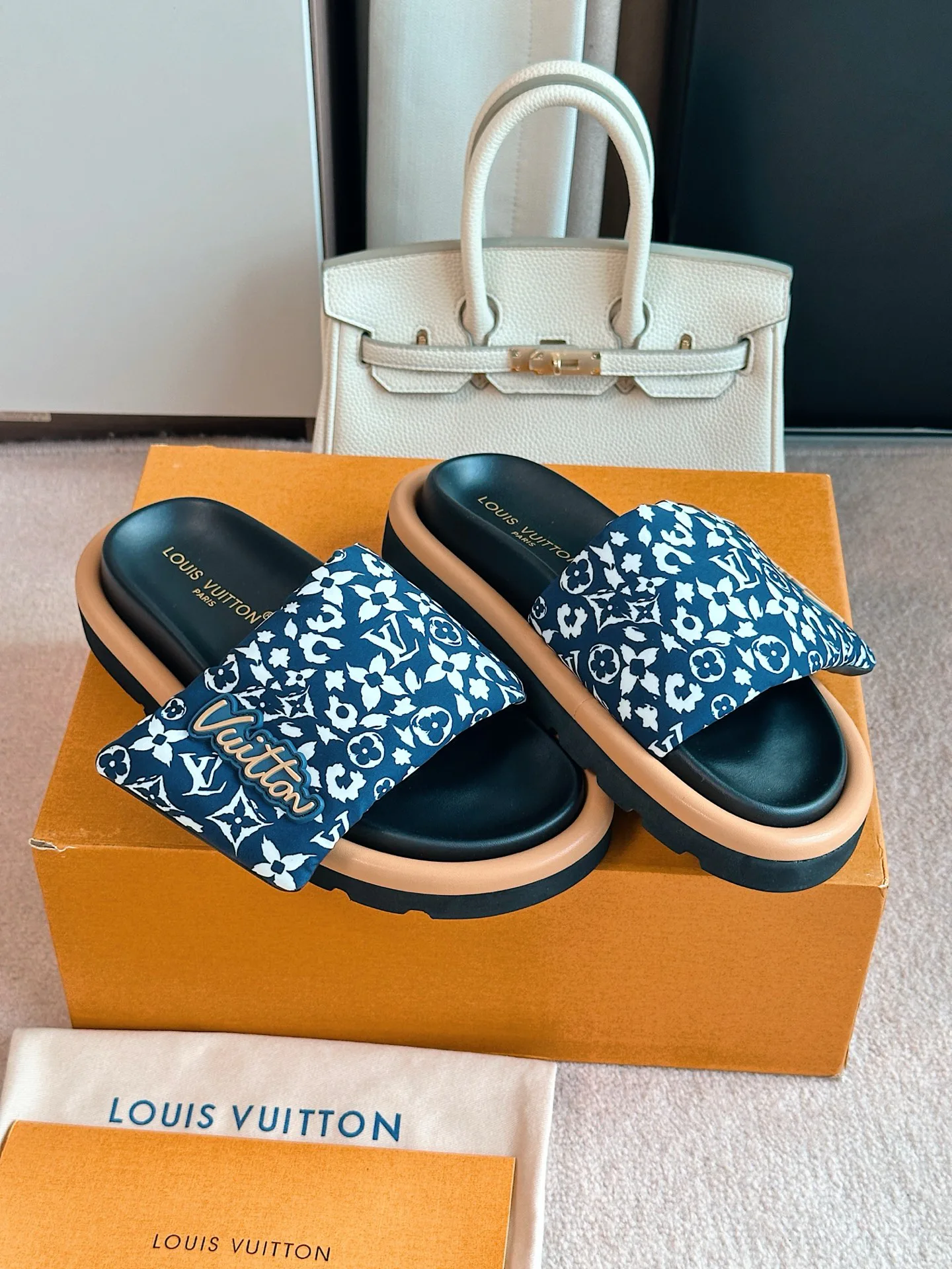 Шлепанцы Женские Louis Vuitton 14335146