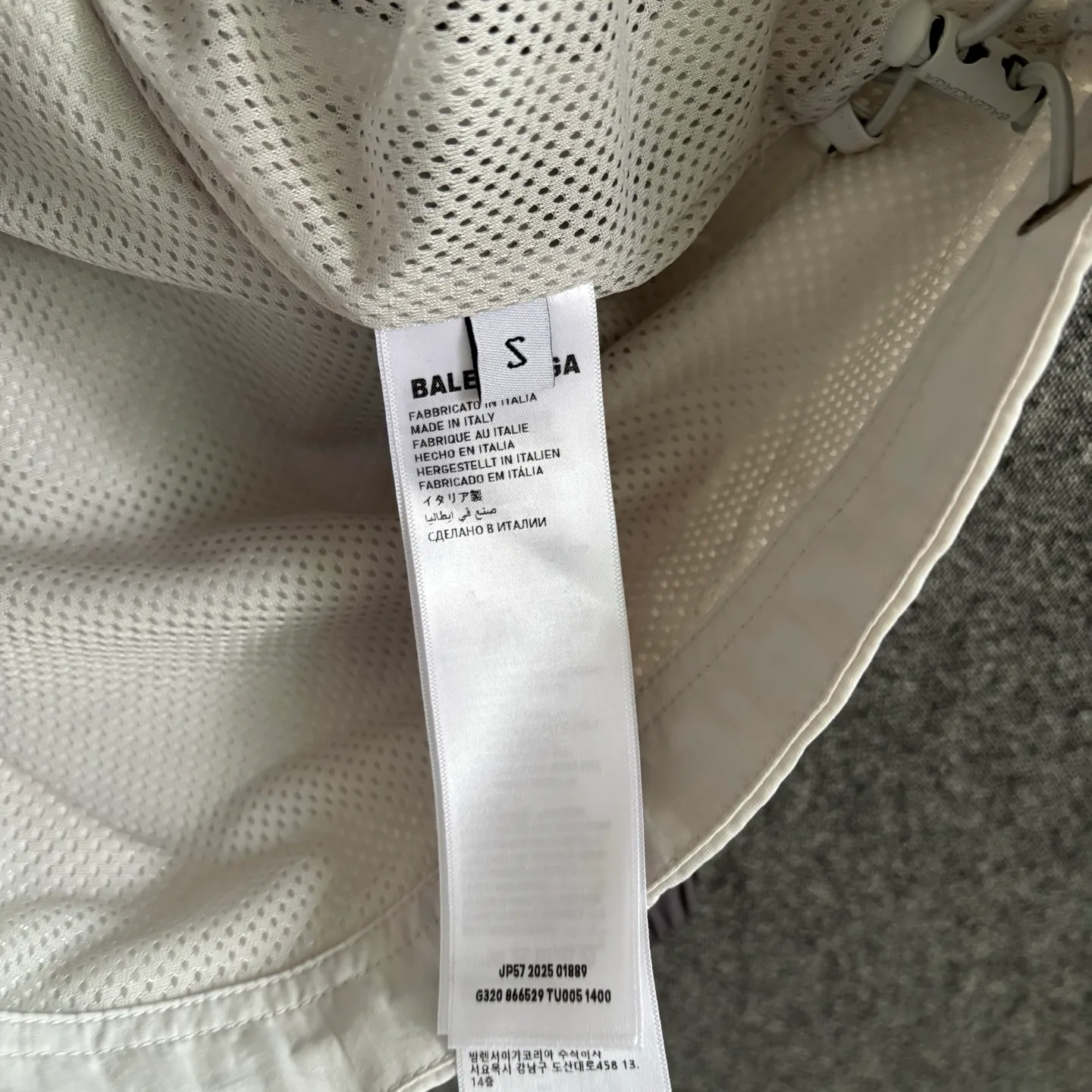 Куртки И Пуховики Женские Balenciaga 13222589