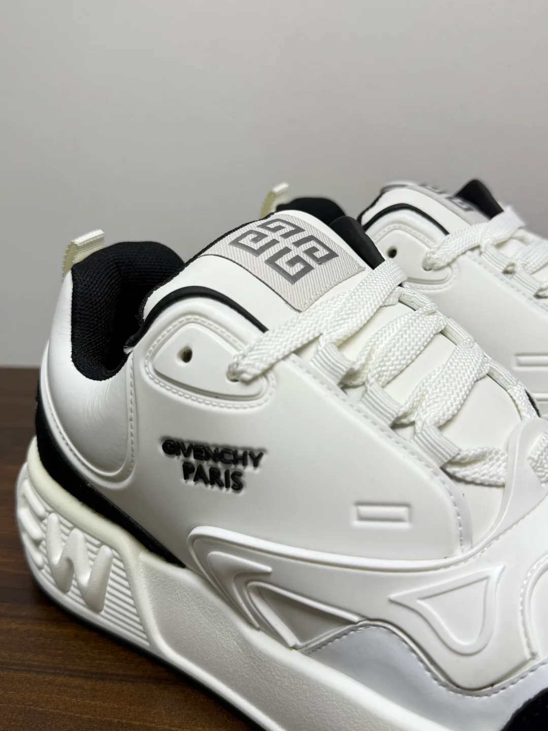Кроссовки Мужские Givenchy 19057166