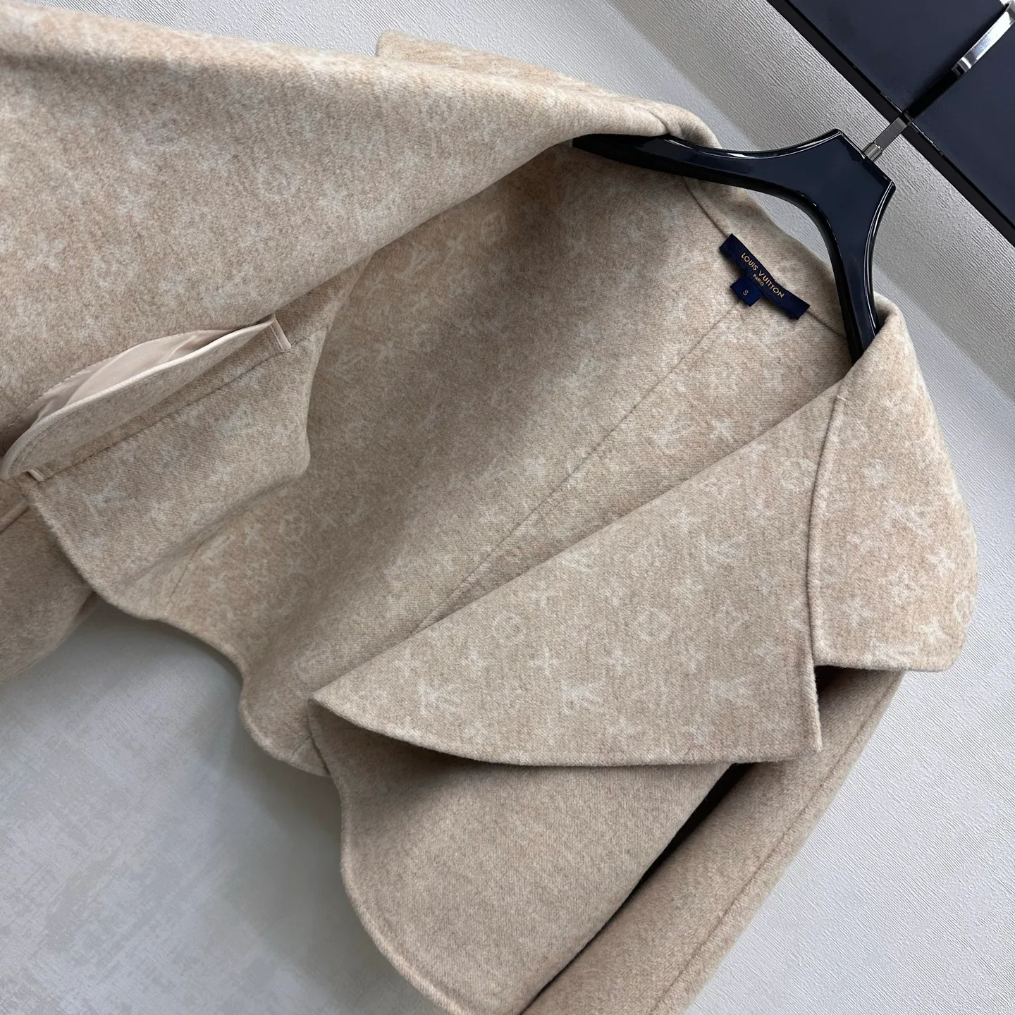 Пальто Женские Louis Vuitton 18680902