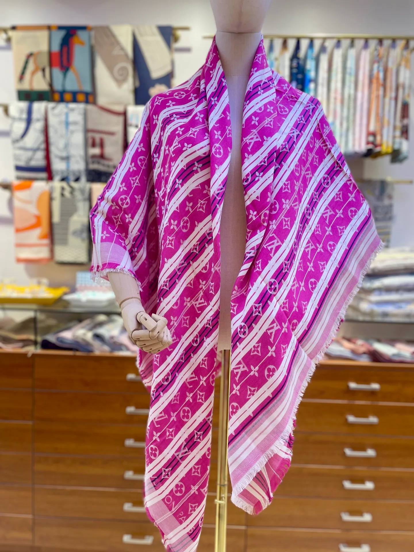 Шарфы Louis Vuitton 4874461