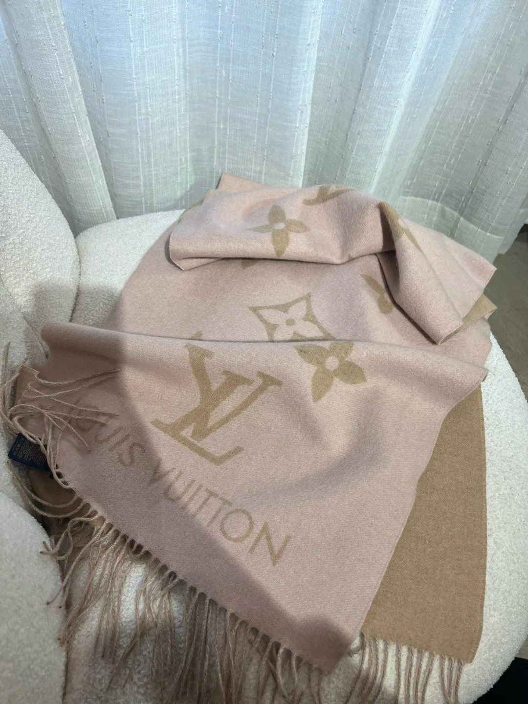Шарфы Louis Vuitton 18141173