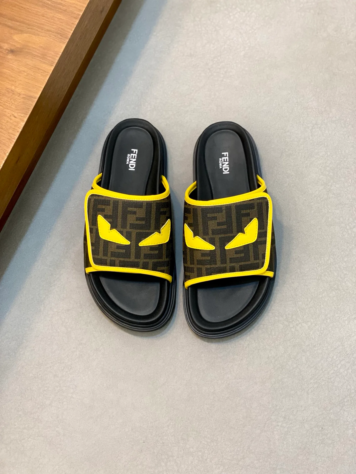 Шлепанцы Женские Fendi 11468623