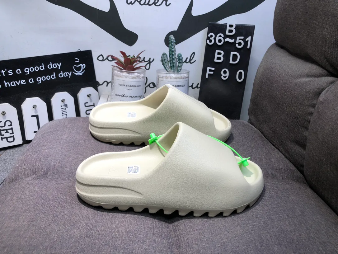 Шлепанцы Женские Yeezy 16898