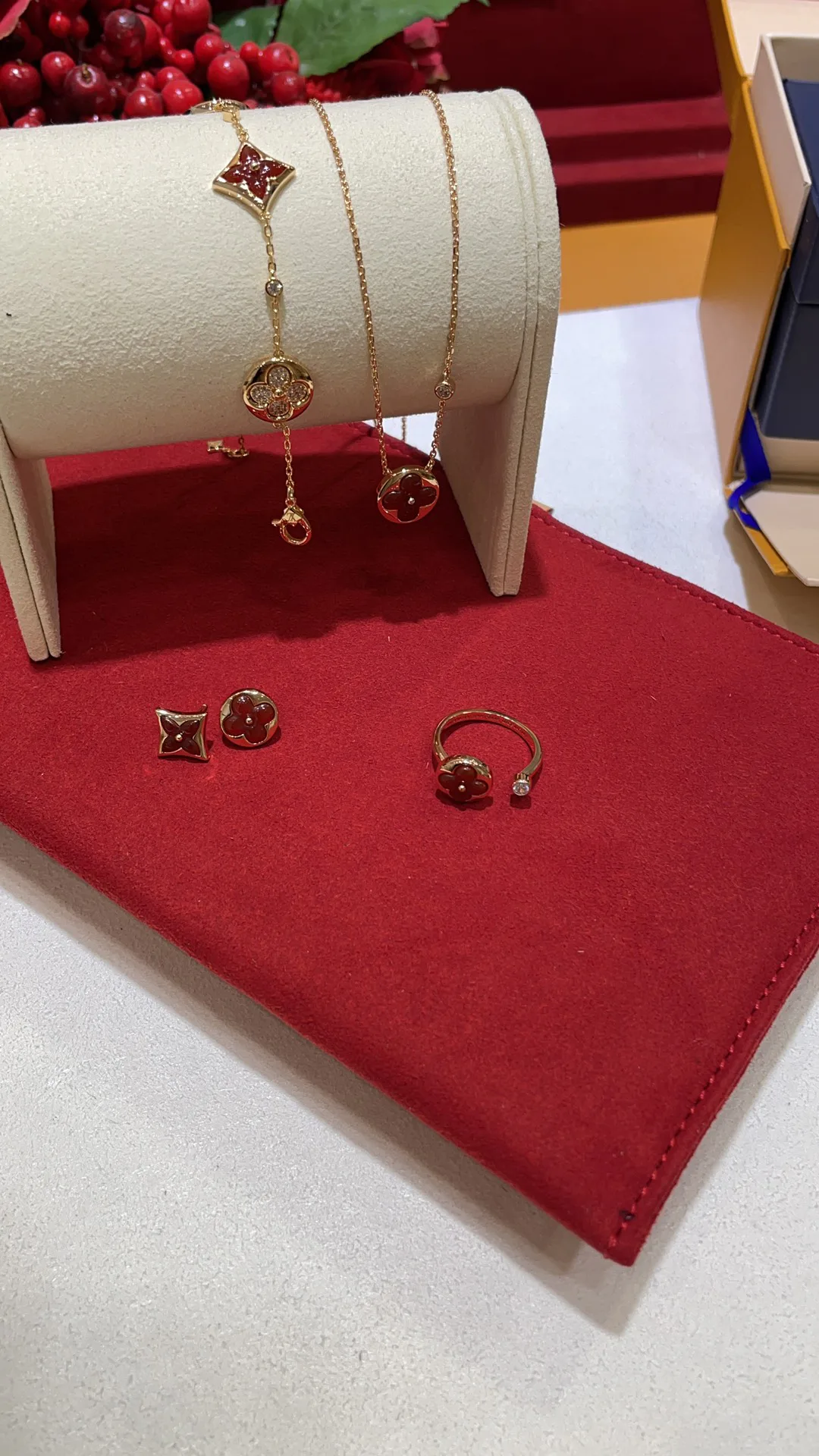 Бижутерия Louis Vuitton 4215