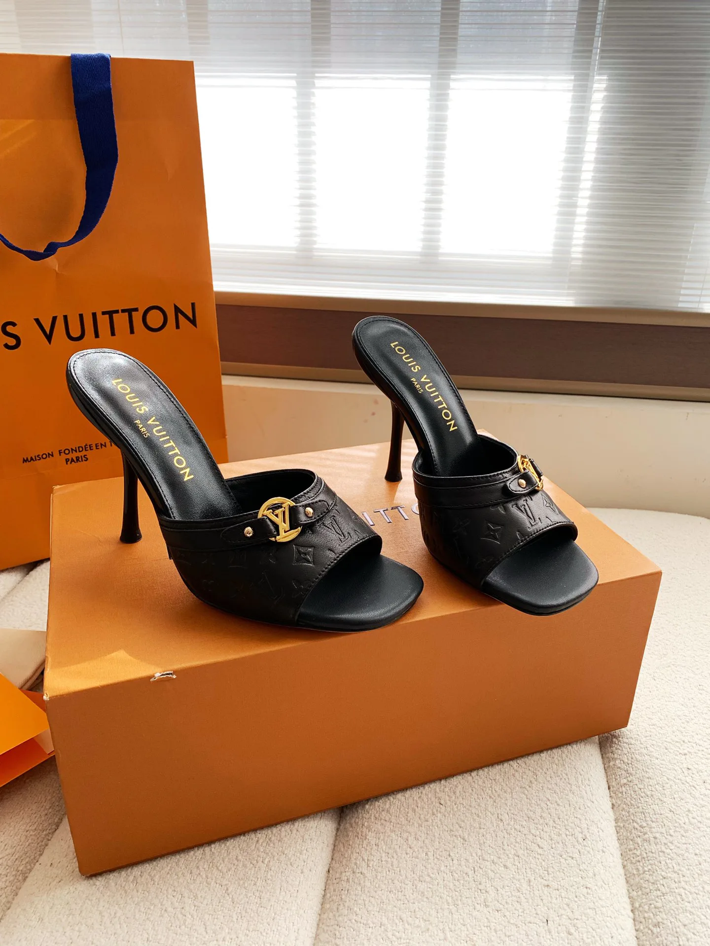 Босоножки Женские Louis Vuitton 10461971