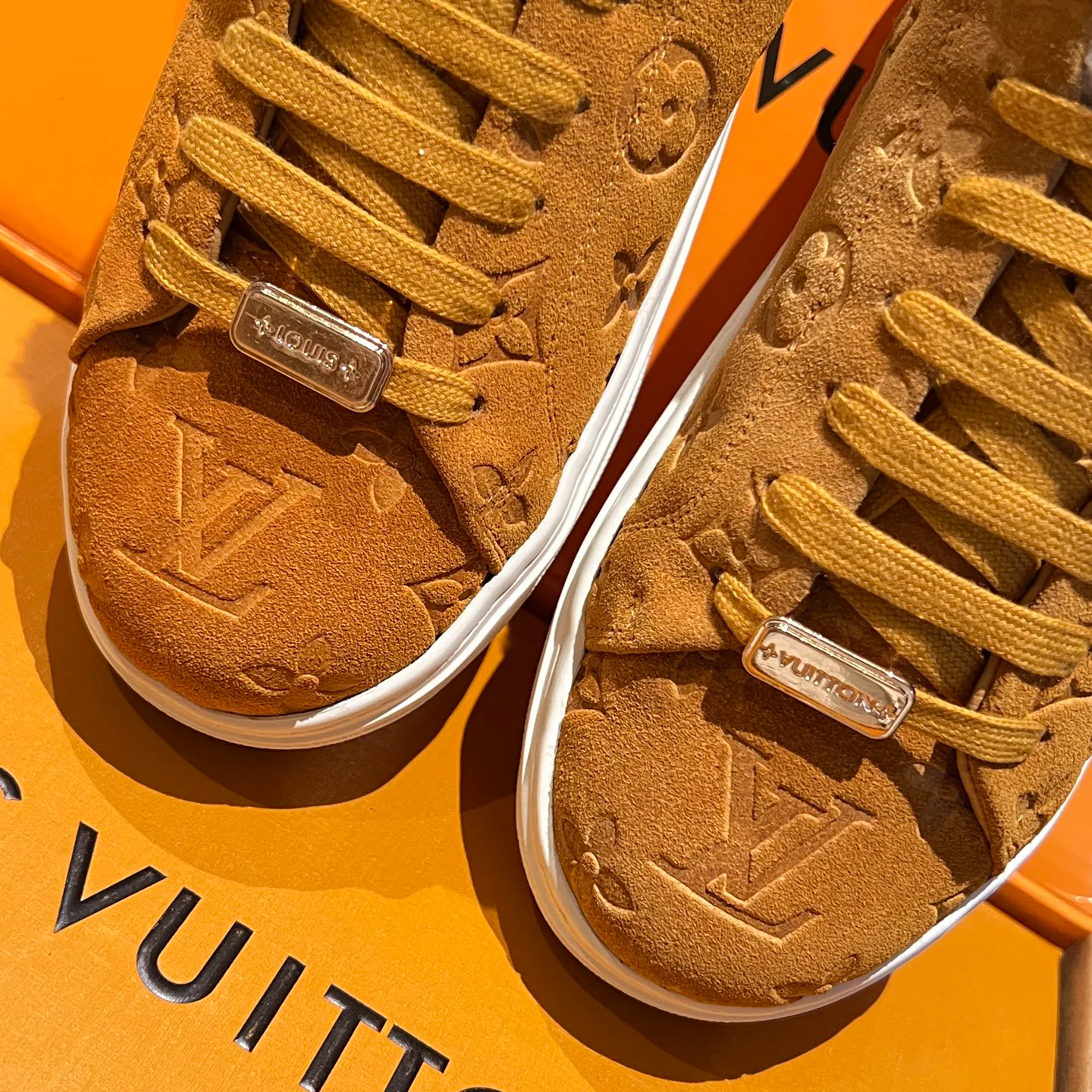Кроссовки Женские Louis Vuitton 18998315