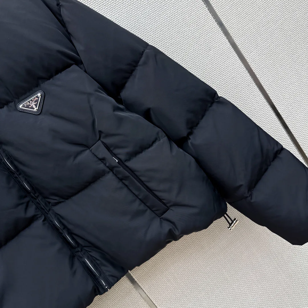 Куртки И Пуховики Женские Prada 18183471