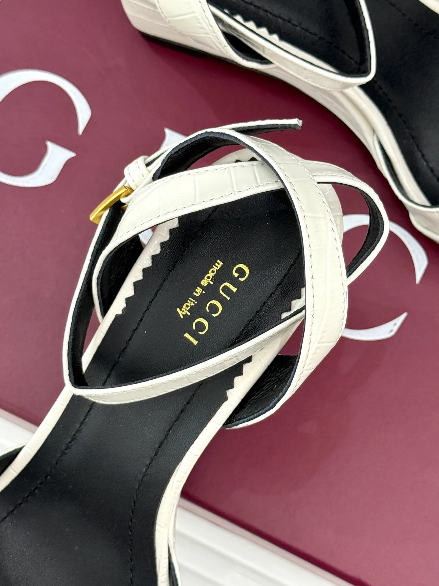 Босоножки Женские Gucci 18034503