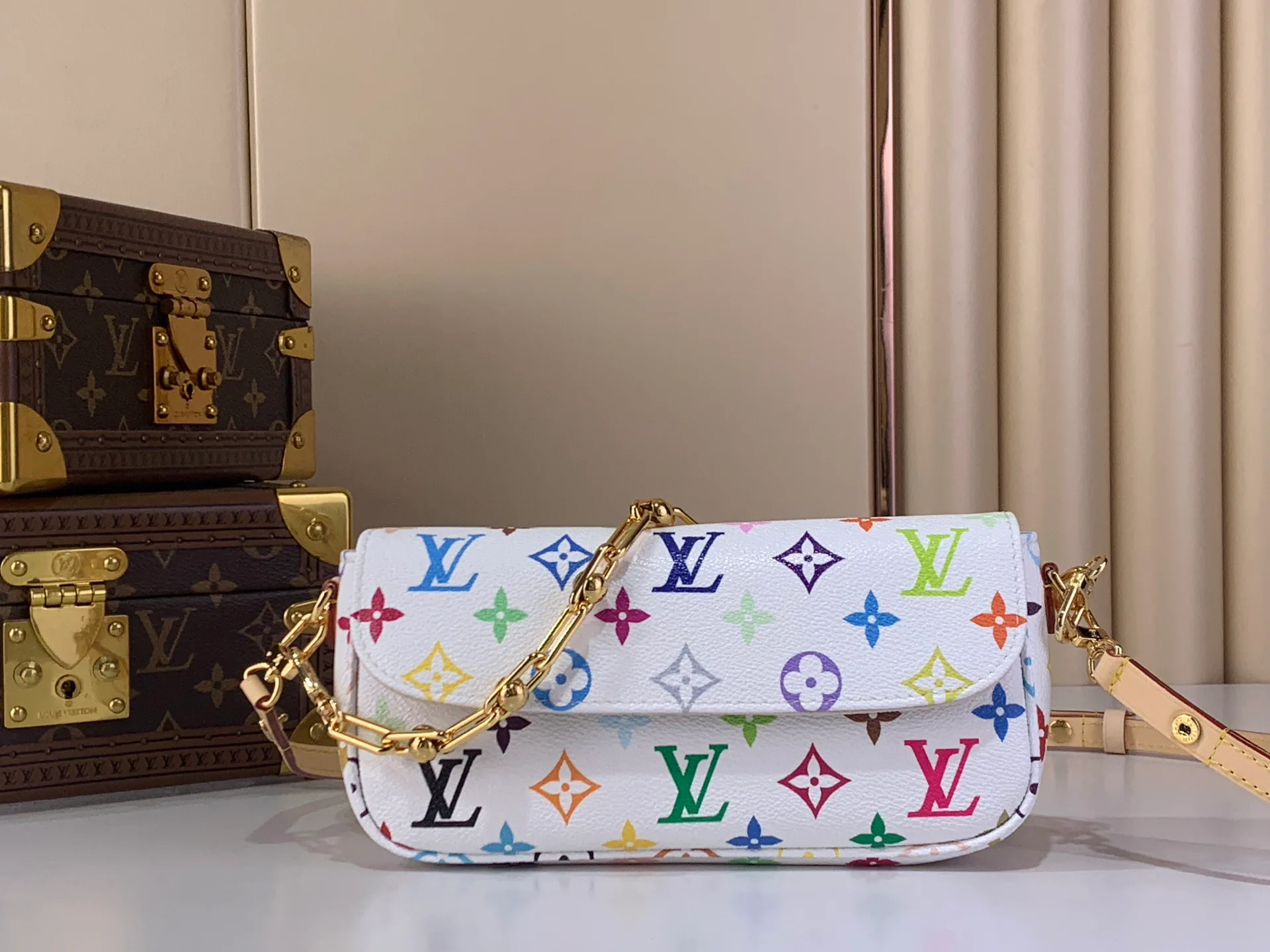 Клатчи Женские Louis Vuitton 1669240
