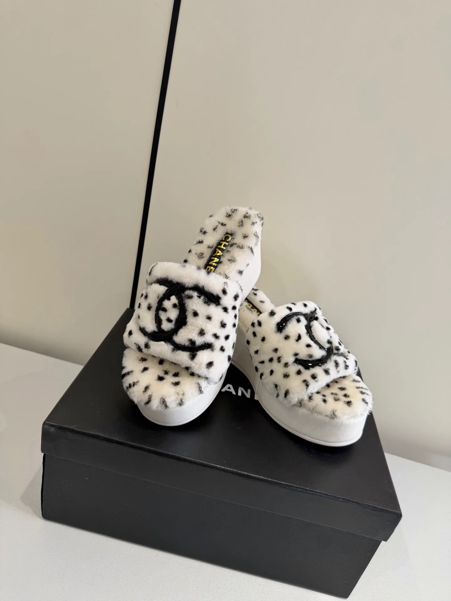 Тапочки Женские Chanel 18268444