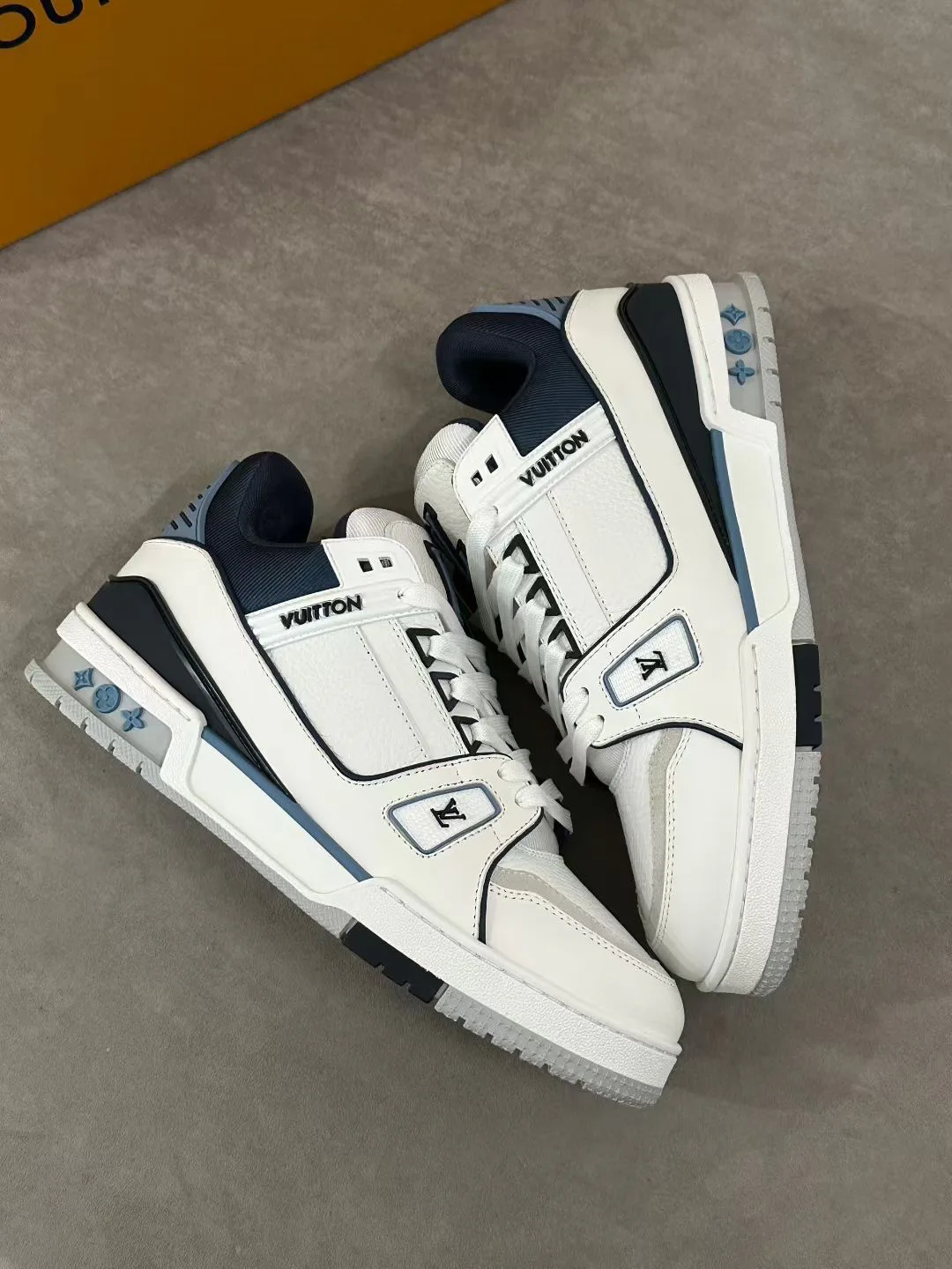 Кроссовки Женские Louis Vuitton 1189217