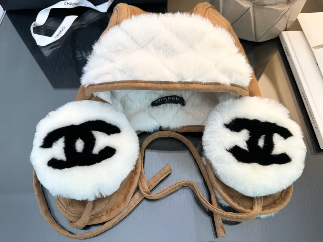 Головные Уборы Chanel 18347637