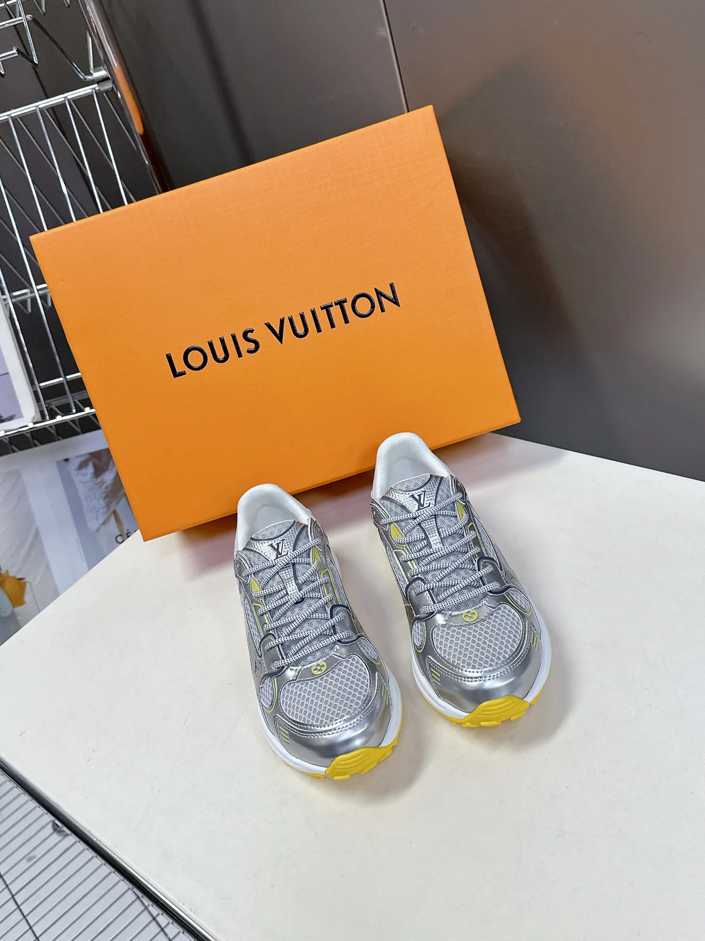 Кроссовки Женские Louis Vuitton 11152712